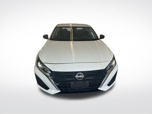 Used 2025 Nissan Altima 2.5 SV FWD image 3