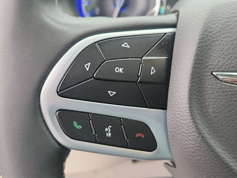 Used 2023 Chrysler Pacifica Limited FWD image 22