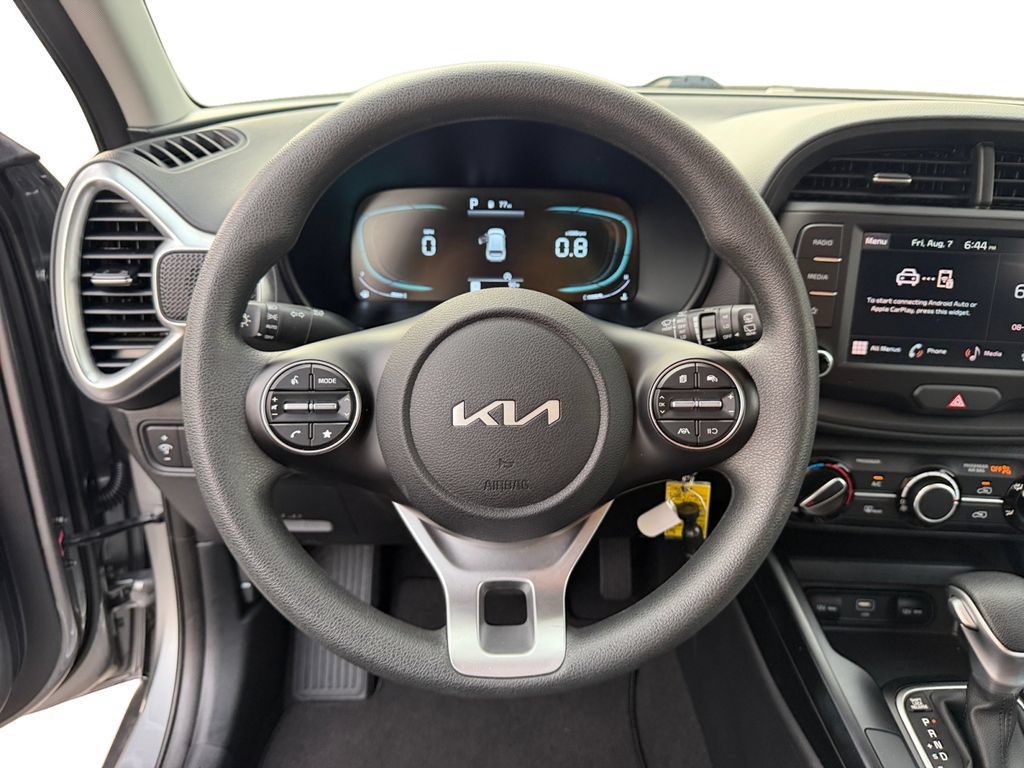 Used 2025 Kia Soul LX w/ LX Technology Package FWD image 12