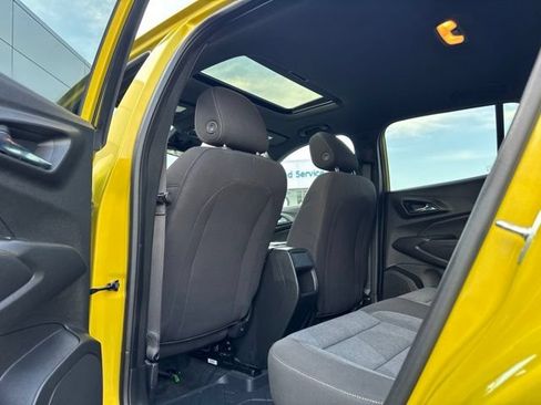 Used 2024 Chevrolet Trax RS w/ Sunroof Package FWD image 9