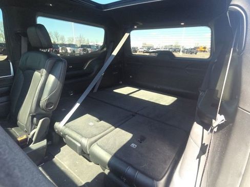 Used 2022 Jeep Wagoneer Series III w/ Premium Group I AWD/4WD image 20