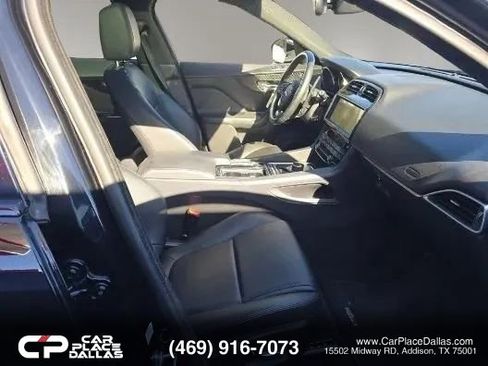 Used 2019 Jaguar F-PACE Premium image 11