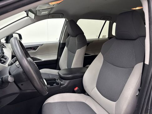 Used 2020 Toyota RAV4 XLE image 14