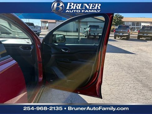 Used 2023 GMC Acadia AT4 w/ Technology Package image 15