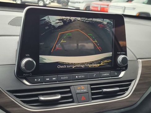 Used 2024 Nissan Altima 2.5 SV image 10