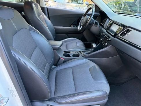 Used 2017 Kia Niro EX FWD image 7
