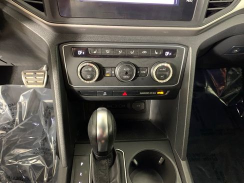 Used 2020 Volkswagen Atlas Cross Sport SE AWD/4WD image 24