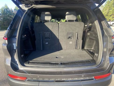 Used 2023 Jeep Grand Cherokee L Laredo image 26