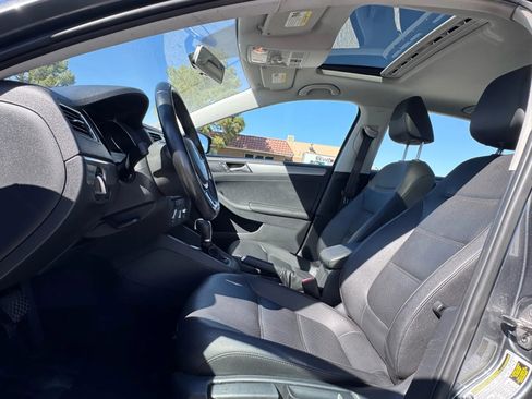 Used 2017 Volkswagen Jetta SE image 11