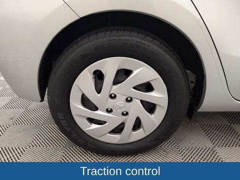 Used 2016 Toyota Prius C Three image 17