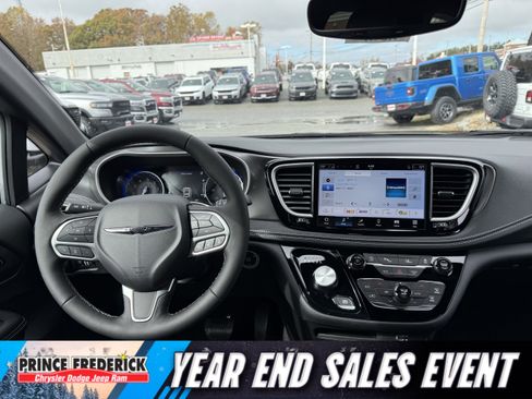 New 2026 Chrysler Pacifica Select image 18