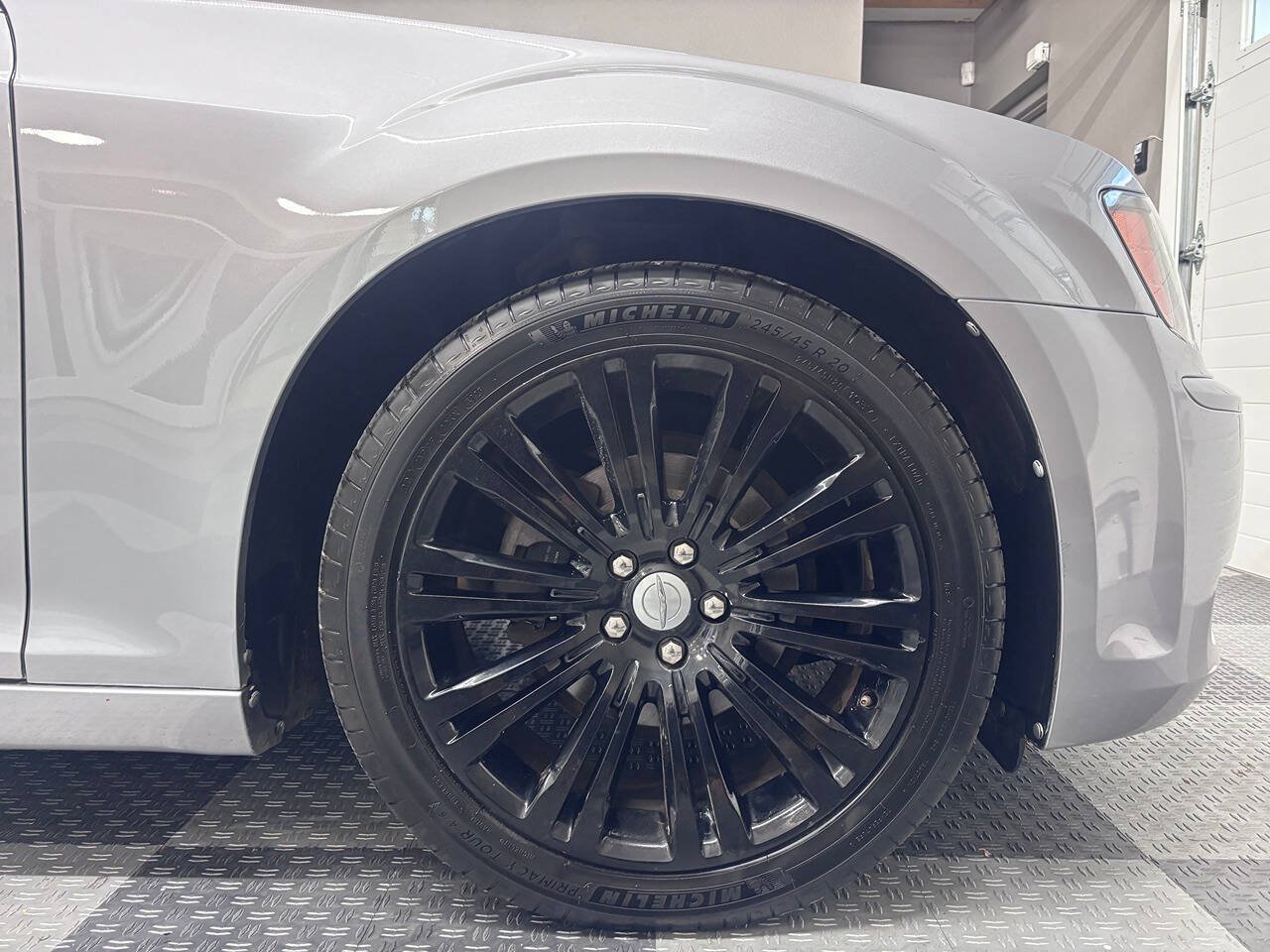 Used 2013 Chrysler 300 S RWD image 5