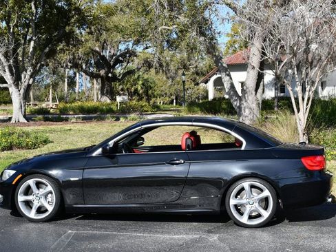 Used 2011 BMW 335i Convertible image 4