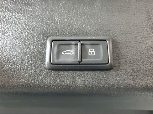 Used 2023 Audi e-tron Premium Plus w/ Premium Plus Package image 10