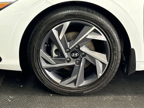 Used 2026 Hyundai Elantra Limited FWD image 11