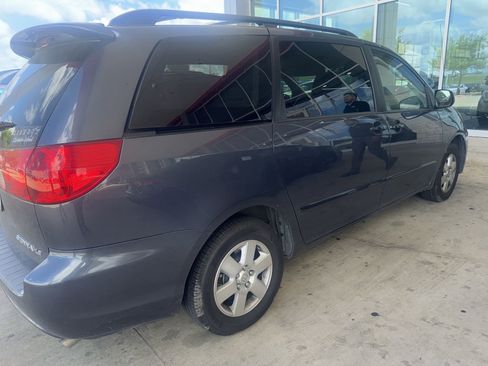Used 2010 Toyota Sienna LE FWD image 14
