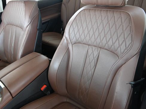 Certified 2025 BMW X7 xDrive40i AWD/4WD image 12