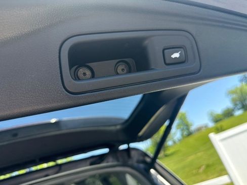 Used 2018 Honda Pilot Touring image 17