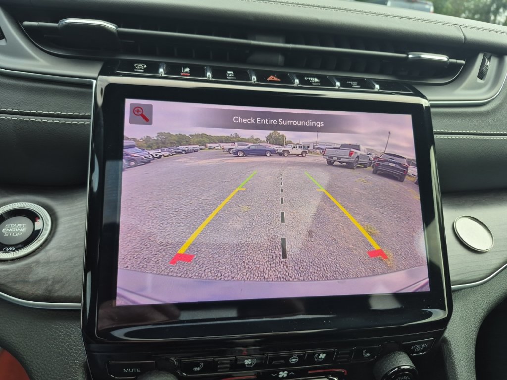 Used 2023 Jeep Grand Cherokee Overland RWD image 23