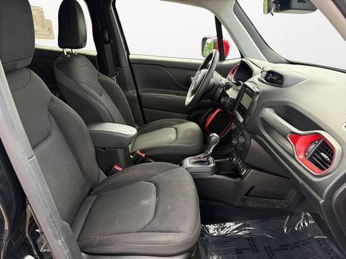 Used 2023 Jeep Renegade Latitude AWD/4WD image 17