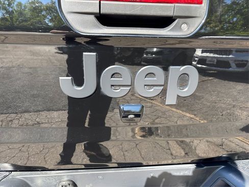 Used 2024 Jeep Gladiator Sport image 14
