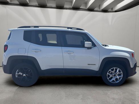 Used 2017 Jeep Renegade Latitude AWD/4WD image 5