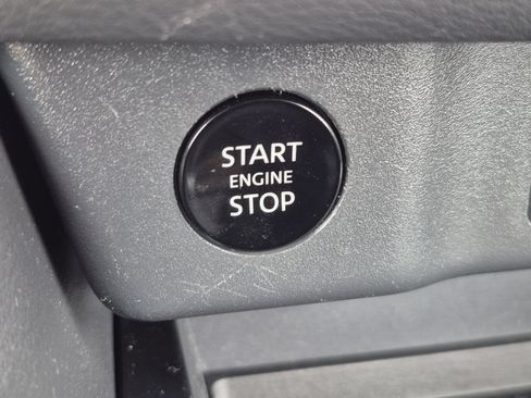 Used 2025 Nissan Rogue SV AWD/4WD image 23