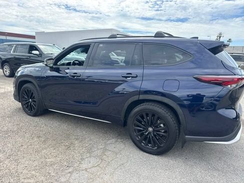 Used 2024 Toyota Highlander XSE FWD image 8