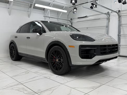 New 2026 Porsche Cayenne GTS image 10