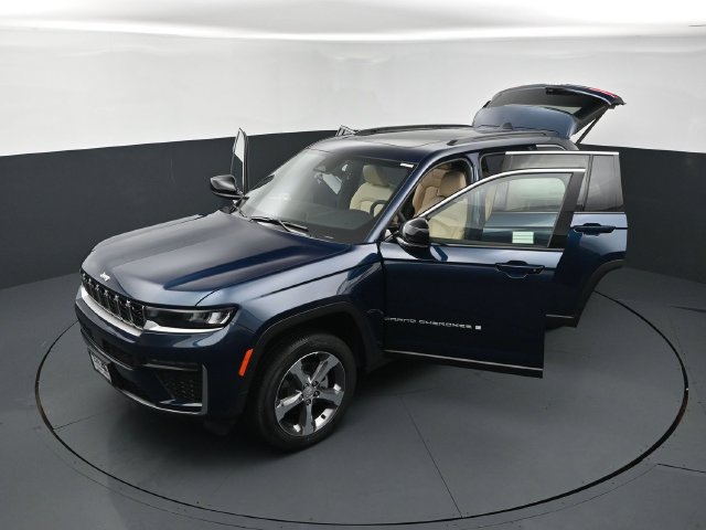 New 2026 Jeep Grand Cherokee Limited w/ Trailer Tow Package AWD/4WD image 26