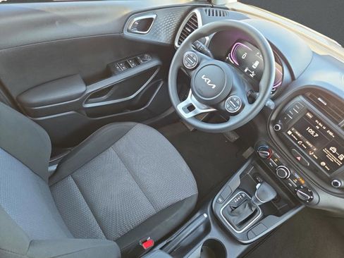 Used 2025 Kia Soul LX w/ LX Technology Package image 15