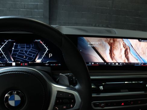 Used 2025 BMW X5 xDrive40i w/ M Sport Package image 62