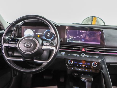 Used 2021 Hyundai Elantra Limited image 17