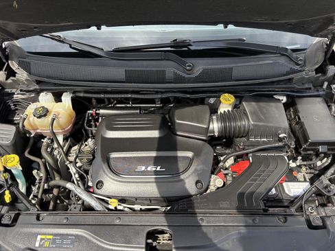 Used 2018 Chrysler Pacifica Touring-L Plus image 25