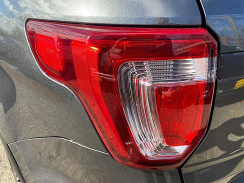 Used 2016 Ford Explorer Platinum AWD/4WD image 19