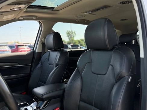 Used 2022 Kia Telluride EX w/ Towing Package AWD/4WD image 13