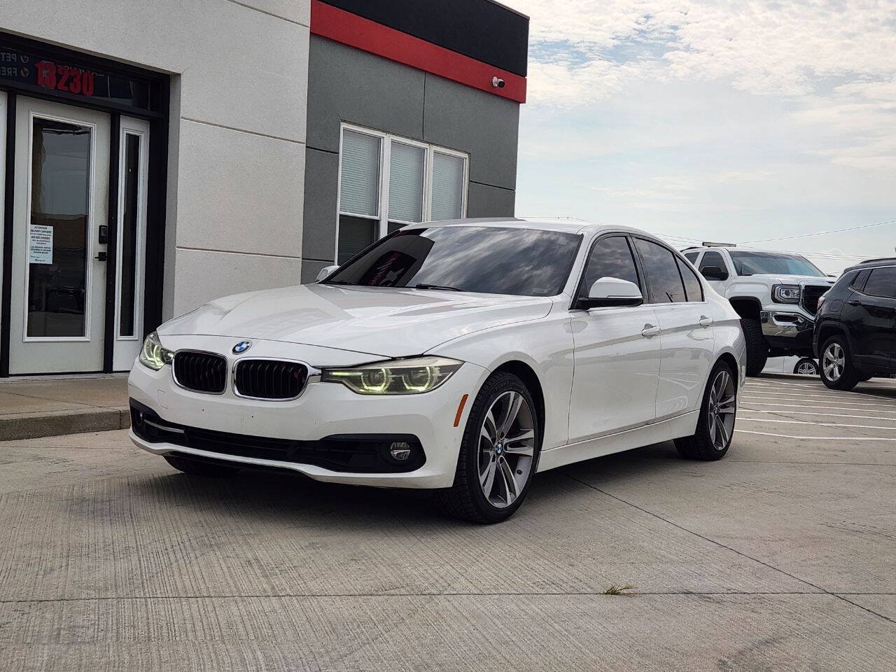 Used 2018 BMW 330i Sedan RWD image 2