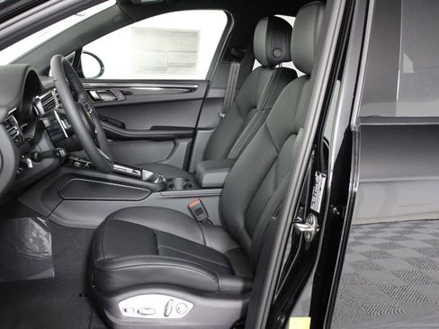 New 2026 Porsche Macan image 5