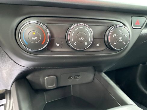 Used 2025 Chevrolet Trax RS w/ Driver Confidence Package FWD image 26