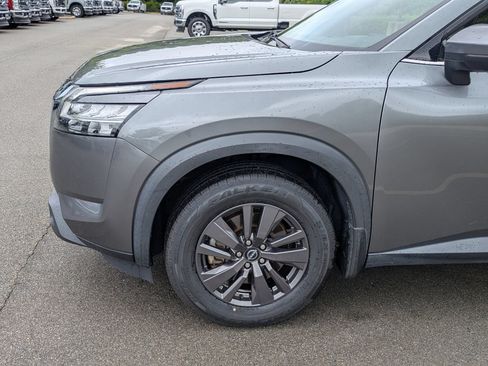 Used 2022 Nissan Pathfinder SV AWD/4WD image 11