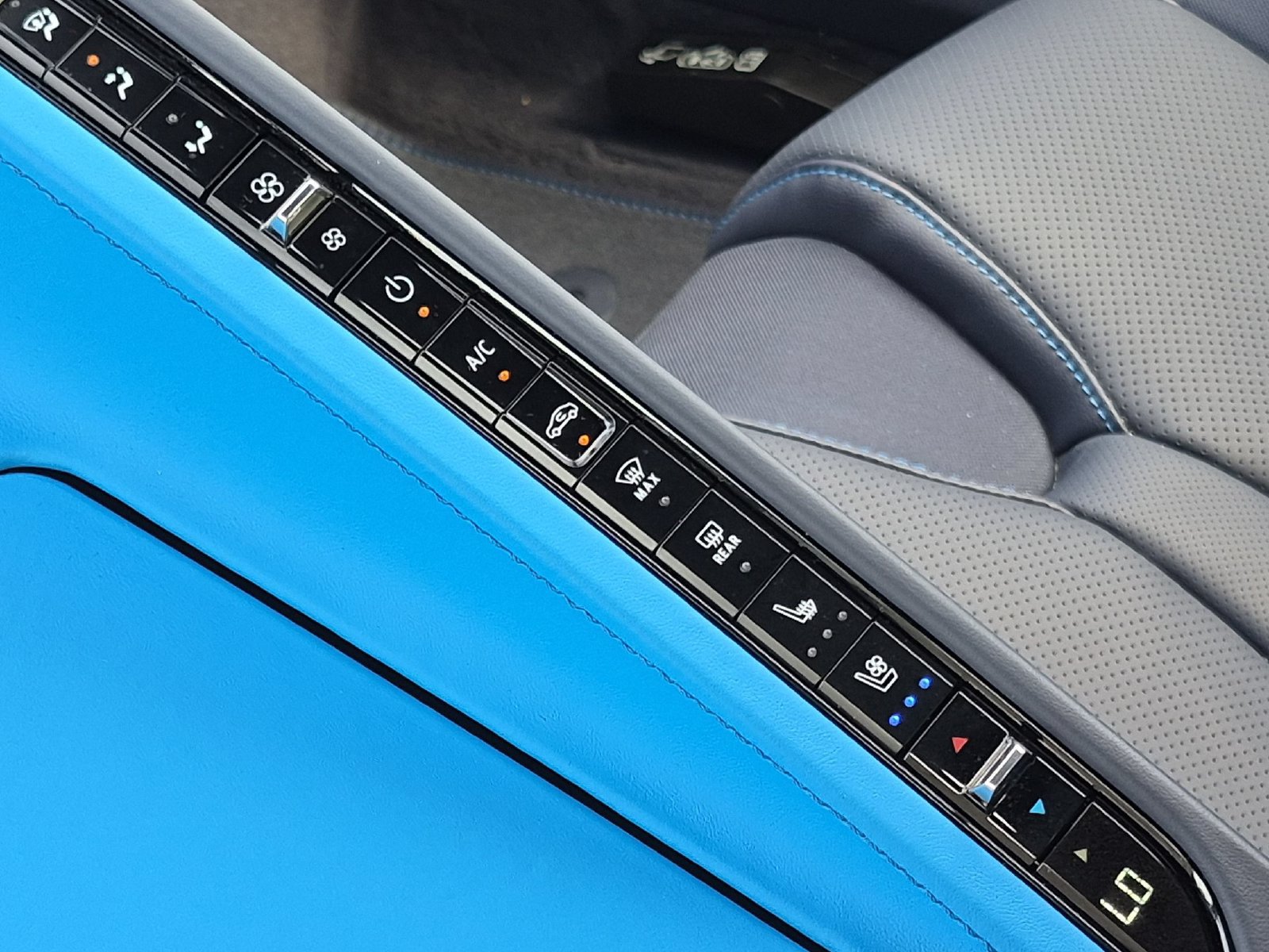 Used 2024 Chevrolet Corvette Stingray Premium Cpe RWD image 33