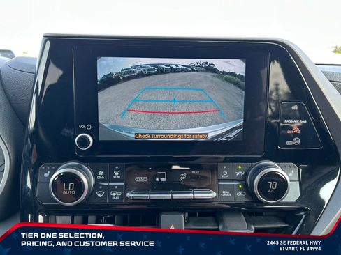 Used 2023 Toyota Highlander XLE FWD image 23
