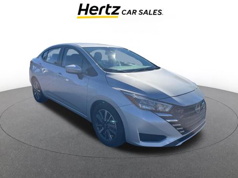 Used 2025 Nissan Versa SV image 1