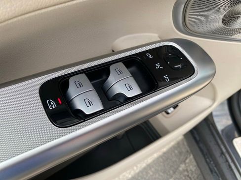 Used 2024 Mercedes-Benz GLC 300 image 13