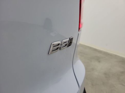 Certified 2025 Volvo XC40 B5 Plus image 8