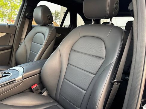 Used 2019 Mercedes-Benz GLC 300 4MATIC w/ Premium Package image 26