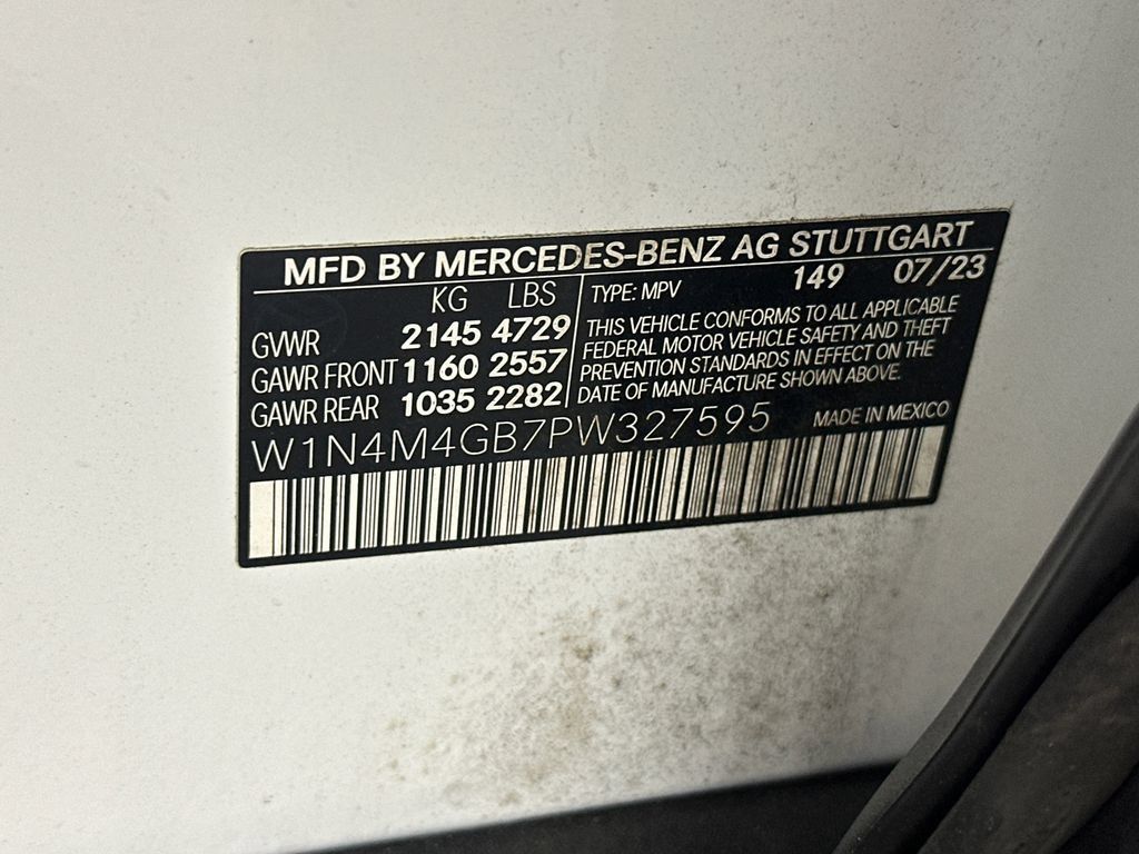 Used 2023 Mercedes-Benz GLB 250 w/ Premium Package image 9