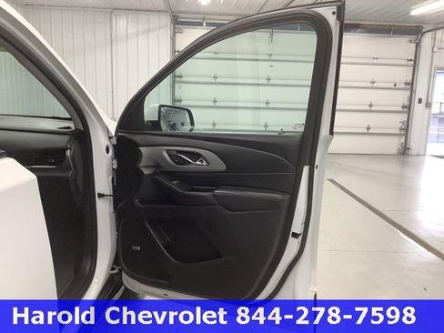 Used 2021 Chevrolet Traverse RS image 11