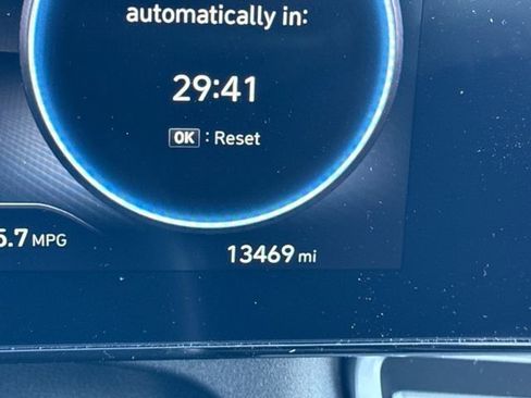 Used 2023 Hyundai Elantra Limited image 18