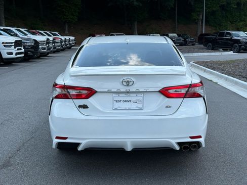 Used 2019 Toyota Camry SE FWD image 4